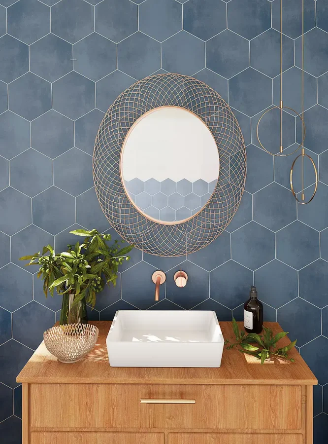Revestimento hexagonal Meraki azul petróleo com espelho decorativo