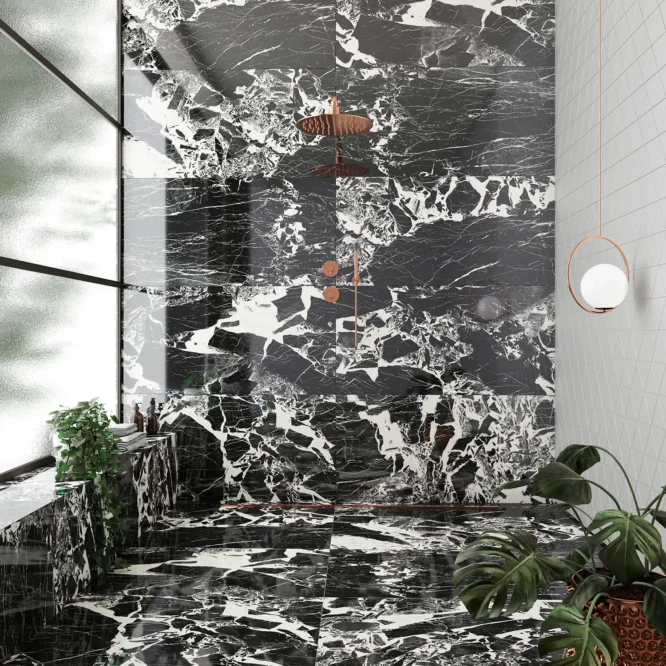 Casa de banho com revestimento Amuletto – parede em destaque com presença marcante