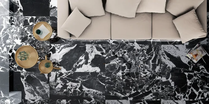 Sala moderna com cerâmica Amuletto – sofás claros e decoração de alto contraste