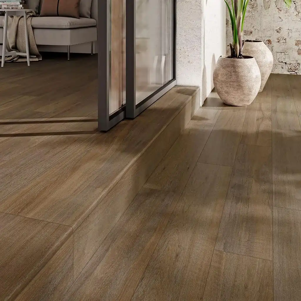 Degraus cerâmicos 33x120 em projeto de escada moderna