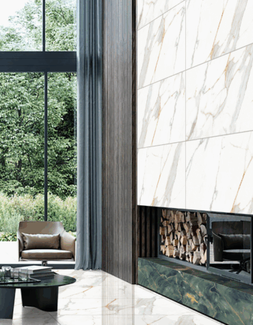 Cerâmica Polida Statuario Gold 60x120 com fundo branco e veios dourados