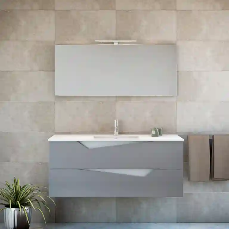 Movel suspenso casa de banho Splendia gavetas esculpidas, frisos interiores lacados e pés metálicos slim, instalado contra parede clara.