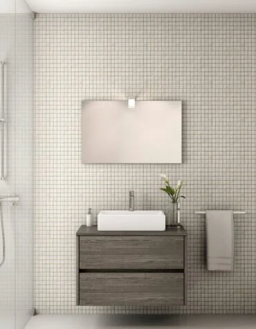 Móvel suspenso para lavatório de pousar Axis em melamina risçada, com lavatório cerâmico branco e paredes de mosaico.