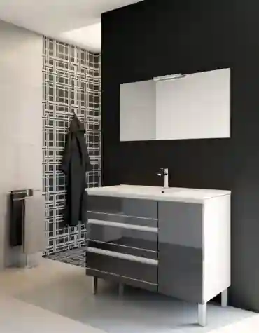 Móvel de casa de banho lacado Hilton com três gavetas, lavatório cerâmico e pés metálicos.