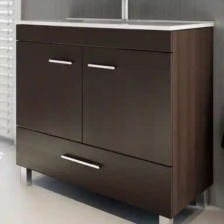 Movel de casa de banho com pés New fafe 1 Móvel de casa de banho com pés New Fafe em madeira escura, vista lateral com porta entreaberta