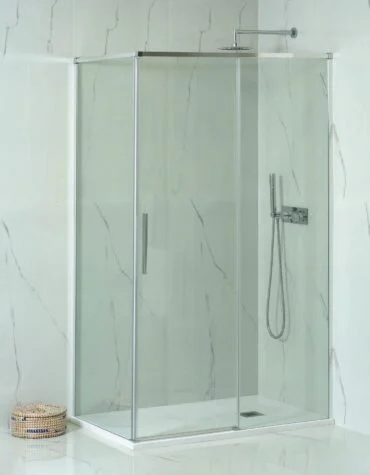 Cabine de duche frontal com lateral Palmyra e porta de correr frontal em vidro temperado, perfis slim em inox, instalada num espaço de banho claro.