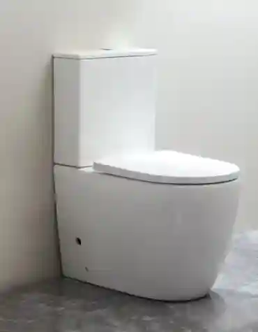 Sanita compacta ao chão oval Assis instalada sobre pavimento em mármore cinza, com design suave e moderno.