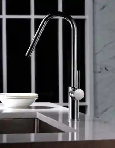 Torneira de cozinha compacta Kenia com design moderno e elegante
