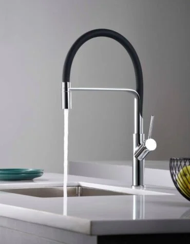 Torneira de cozinha flexível Sena com bica alta e design minimalista elegante