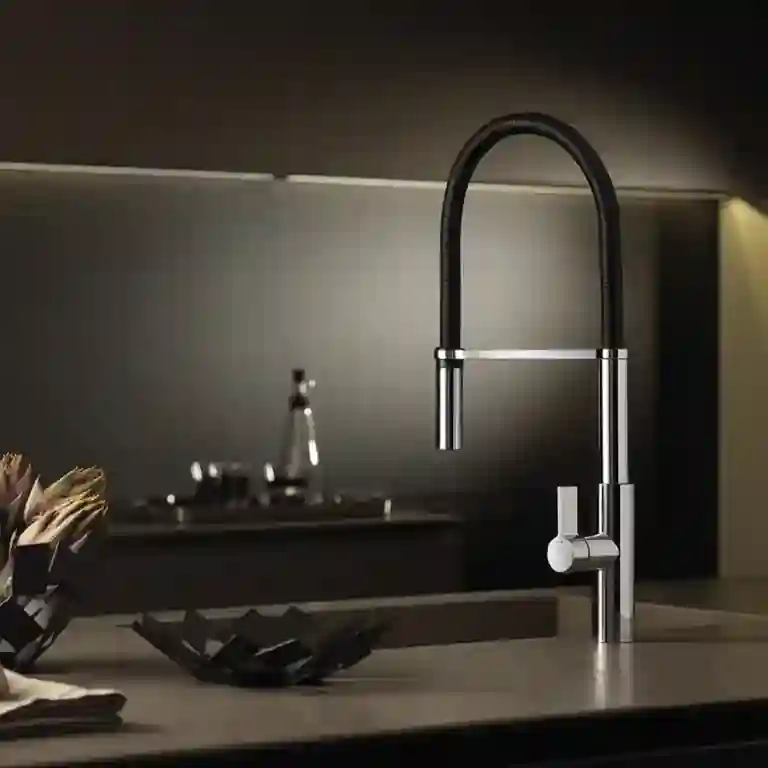 Torneira de cozinha preta Tyra 1 Torneira de cozinha preta Tyra com bica alta, monocomando e mangueira flexível