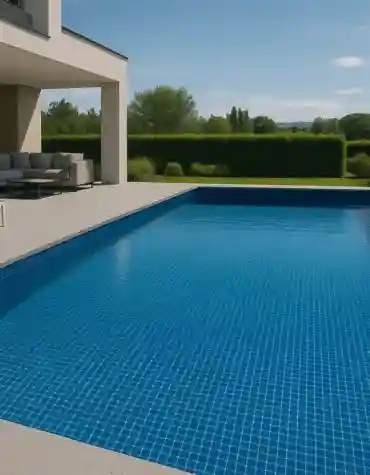 Pastilha azul para piscina em fundo com reflexo de luz e efeito brilhante