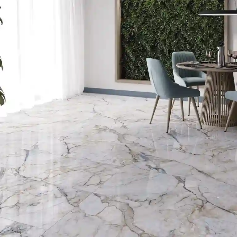 Vista de sala com pavimento cerâmico Jackson Blue – brilho polido com veios dourados e azuis