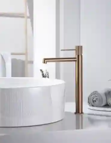 Torneira de lavatório Alta Line Premium em acabamento rosa ouro mate