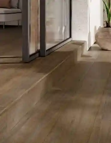 Degrau cerâmico Islandia 33x120 com acabamento boleado, ideal para escadas e bordaduras de piscina