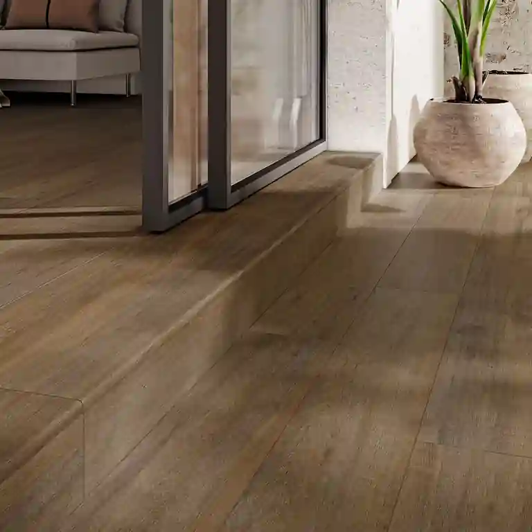 Degrau cerâmico Islandia 33x120 com acabamento boleado, ideal para escadas e bordaduras de piscina