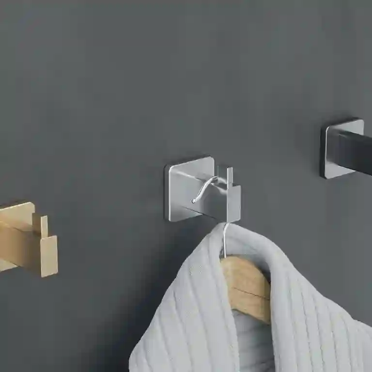 Cabide quadrado Technic em aço inoxidável 1 Cabide quadrado Technic em aço inoxidável, design minimalista e fixação segura