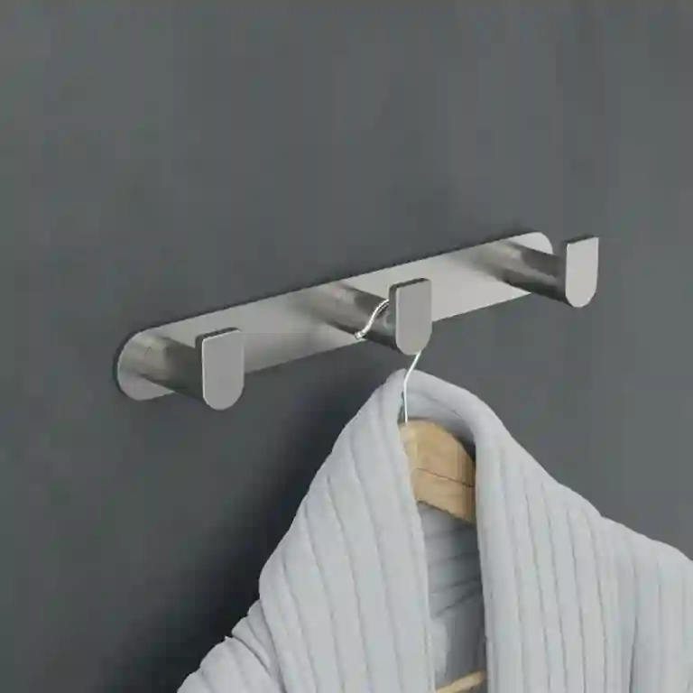 Cabide triplo Pratic 1 Cabide triplo Pratic com design moderno e acabamento elegante