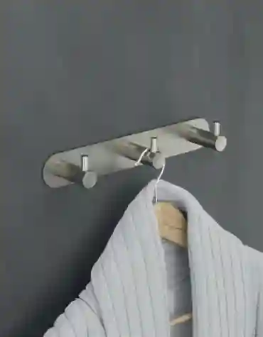 Cabide triplo Essencial com design moderno e acabamento elegante