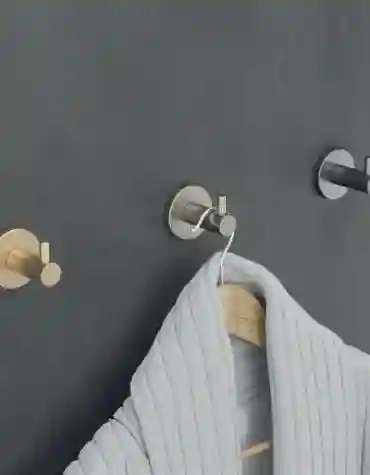 Cabide redondo essencial em aço inoxidável com fixação de colar ou aparafusar, disponível em várias cores