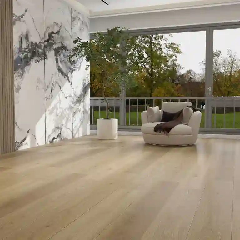 Pavimento Vinílico Acústico Pure Oak 9mm 1 Pavimento Vinílico SPC Pure Oak 8 mm instalado numa sala luminosa, evidenciando o desenho natural de madeira e textura suave ao toque.