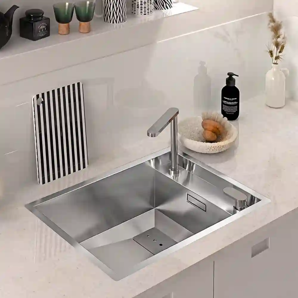 Lava-loiça moderno Invisible 50 Rodi